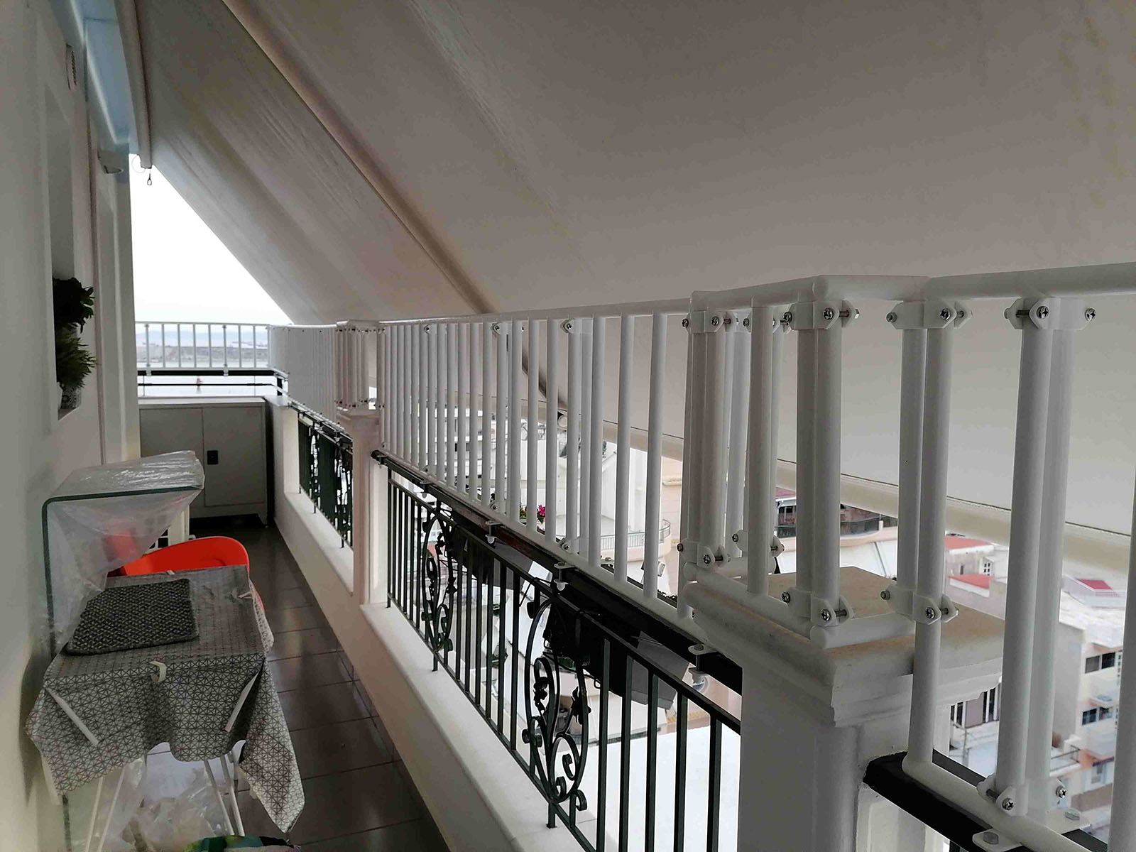 Μπαλκόνι με αυξομειώσεις ύψους κουπαστής - Protex