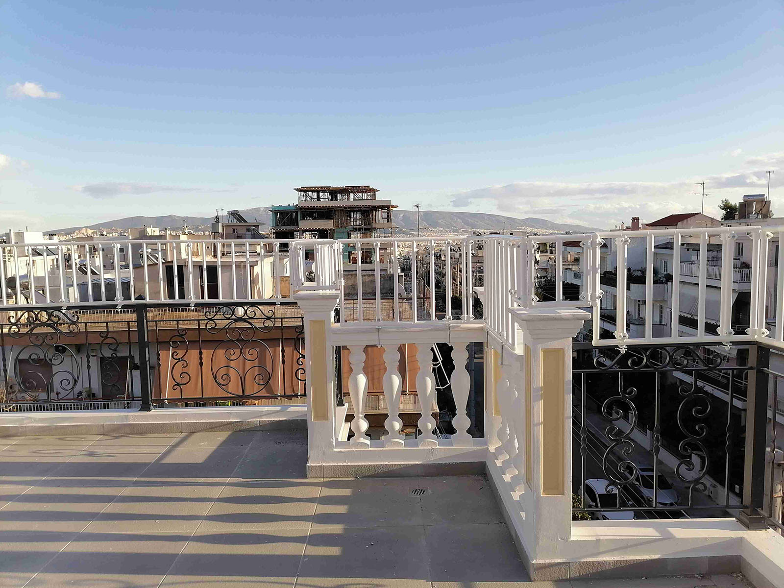 Μπαλκόνι με αυξομειώσεις ύψους κουπαστής - Protex