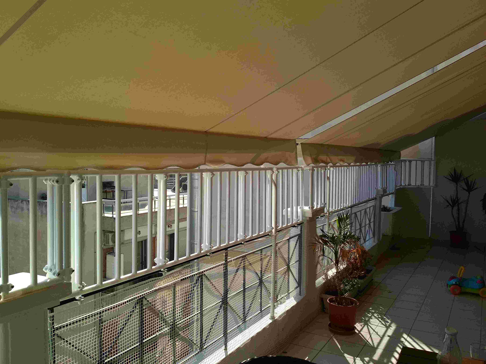 Μπαλκόνι με αυξομειώσεις ύψους κουπαστής - Protex