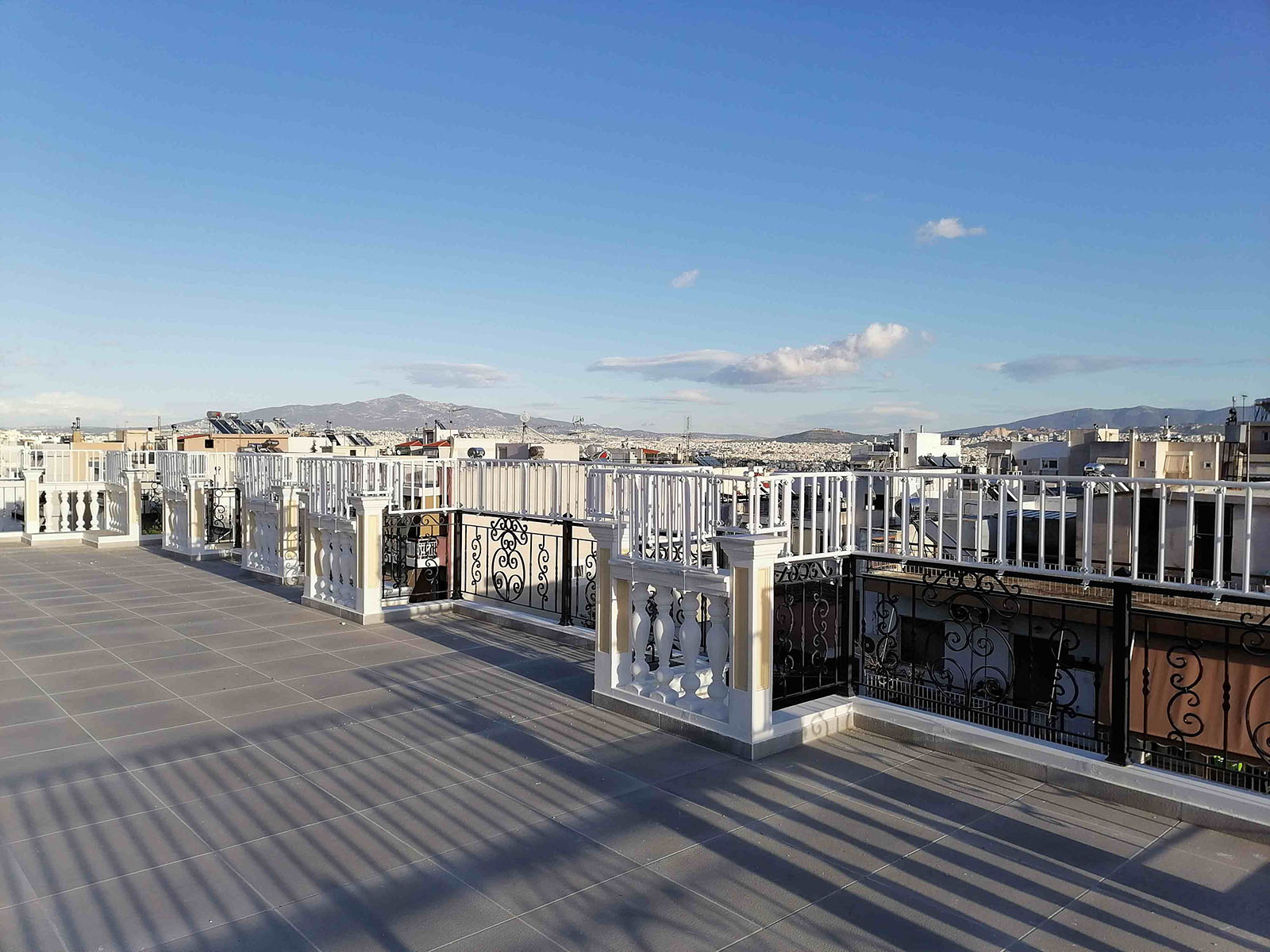 Μπαλκόνι με αυξομειώσεις ύψους κουπαστής - Protex