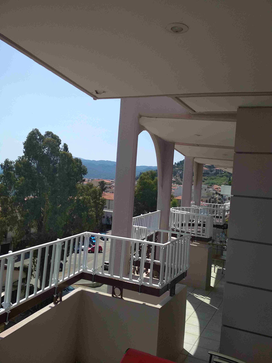 Μπαλκόνι με γωνίες - Protex