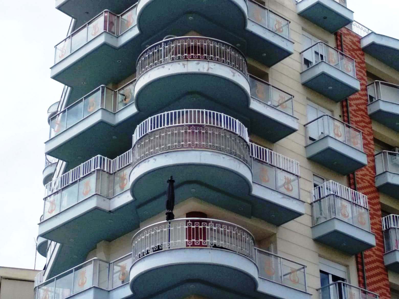 Μπαλκόνι με καμπύλες - Protex